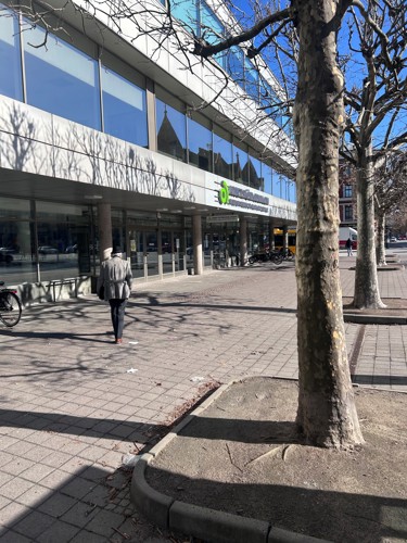 Bild på fasaden av Arbetsförmedlingens lokal centralt i Malmö.